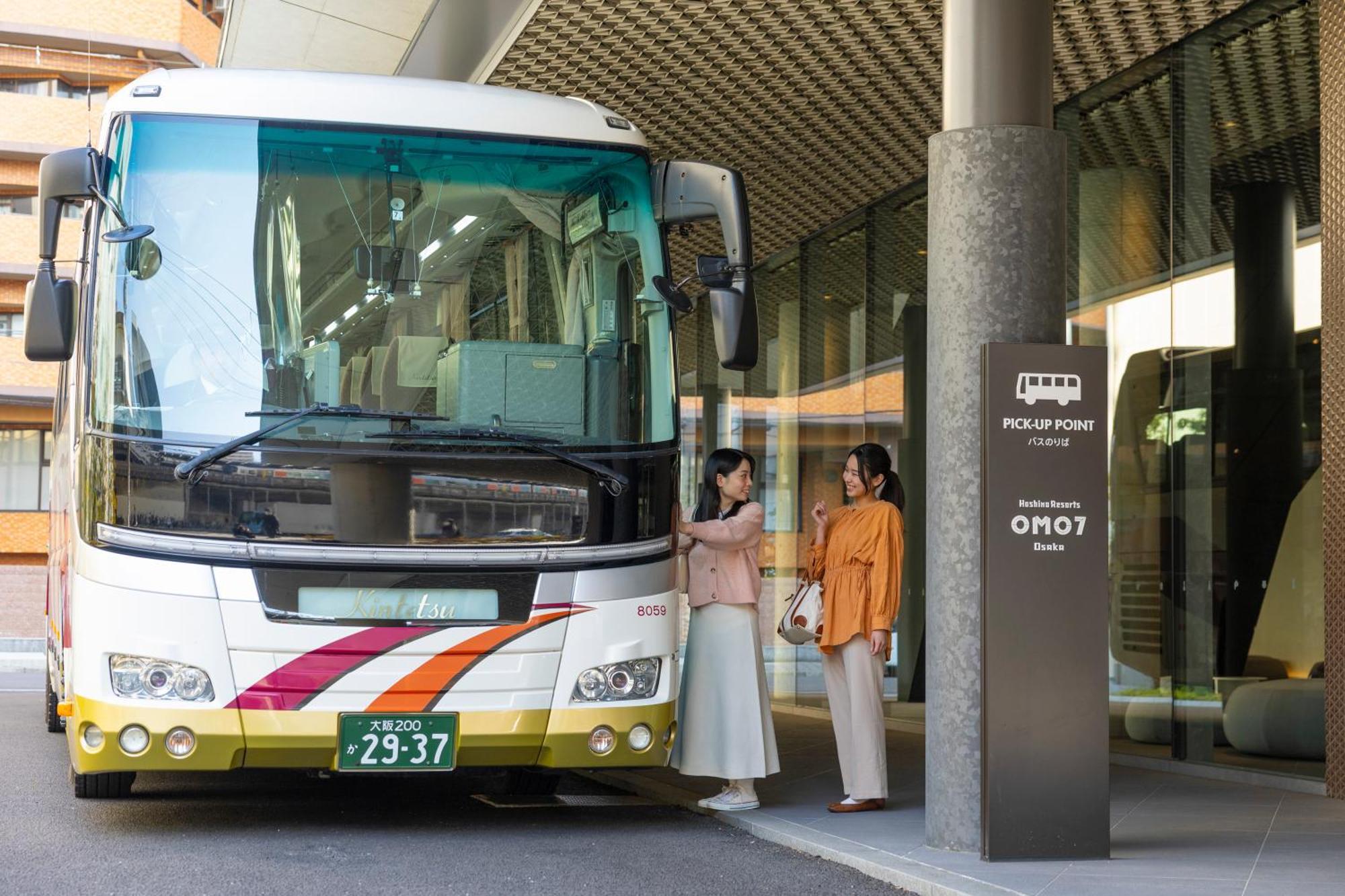 Omo7 Osaka By Hoshino Resorts Exterior foto Limousine bus at Osaka Itami Airport